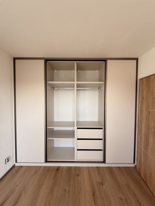 Vnitřní členění skříně